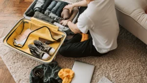 Cara packing hemat untuk liburan singkat